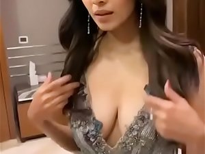 Malavika Mohanan Mouth Watering cleavage Video