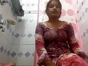 hot tamil school girl filming her nude video in bathroom